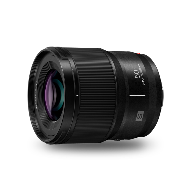 Foto de Objetivo LUMIX S F1.8 de 50 mm (S-S50) con soporte en L