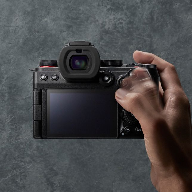 Full Frame DC-S5M2K - Panasonic Canada