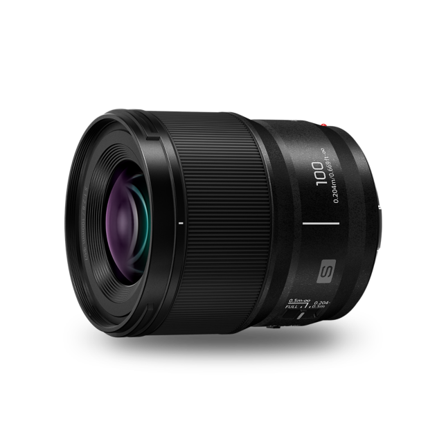 Foto van LUMIX S 100 mm F2.8 MACRO (S-E100) lens met L-Mount