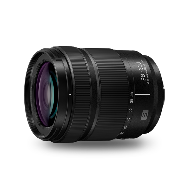Foto van LUMIX S 28-200 mm F4.5-7.1 MACRO O.I.S. (S-R28200) L-Mount lens