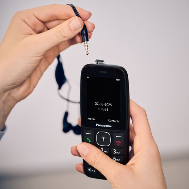 Panasonic KX-TF400EXC ast 2755120 2?fmt=jpeg&wid=644&hei=644