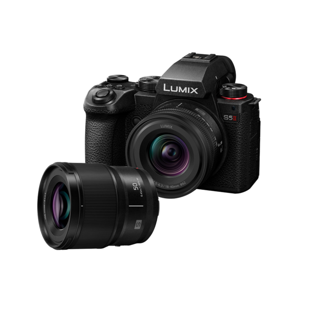 Photo de LUMIX S5II Full-Frame Mirrorless Camera DC-S5M2NE + S-S50E