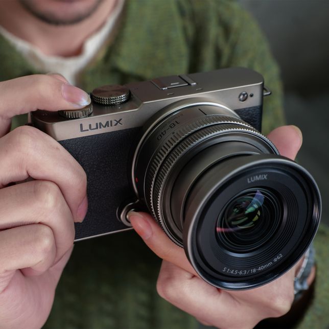Jasné noční fotografie a videa z ruky