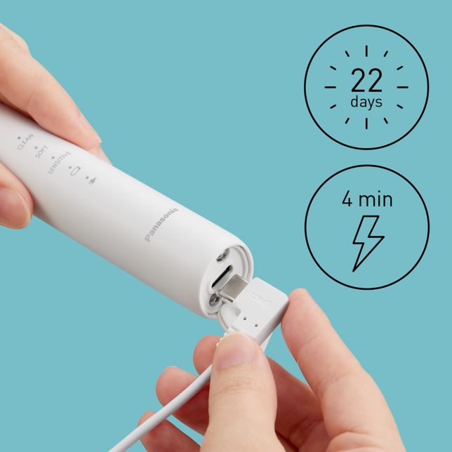Widok z bliska kabla USB typu C podłączonego do szczoteczki elektrycznej w celu ładowania
