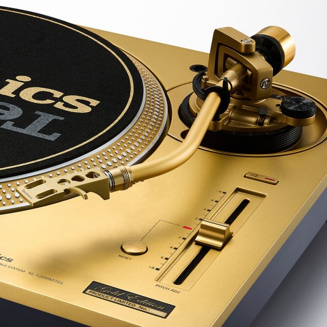 Ramię magnezowe z wykończeniem w złocie w gramofonie Technics SL-1200M7GL